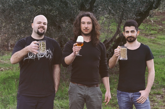 HoneyMonkey: il progetto di crowdfunding per un luppoleto italiano dedicato agli homebrewers