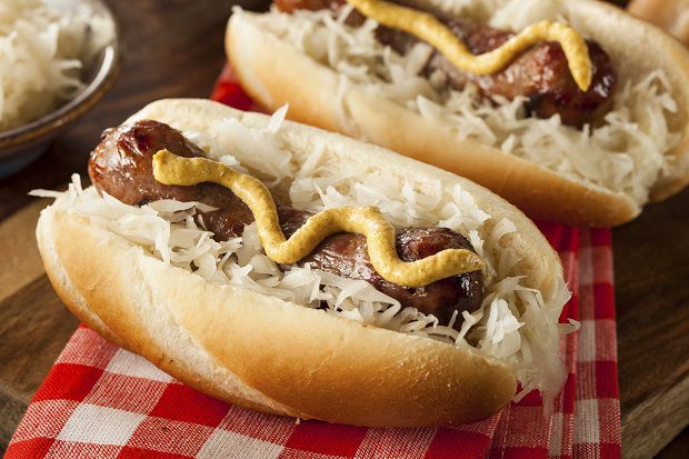 Hot Dog cipolla, crauti e senape piccante alla birra