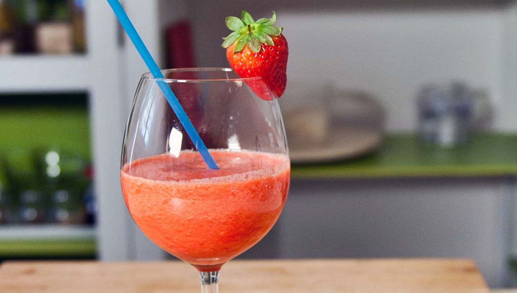 Smoothie alla IPA, fragole e ananas