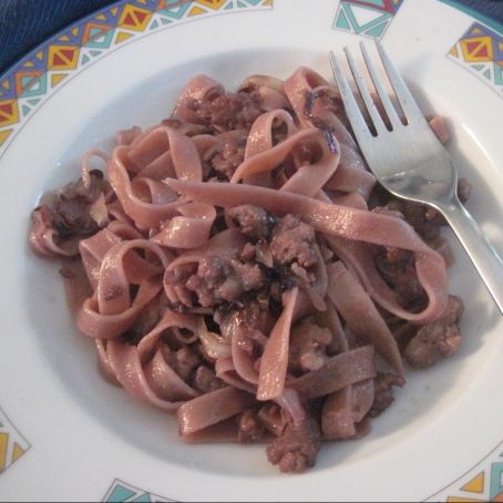 Tagliatelle fatte a mano alla milk stout con salsiccia ed erbette