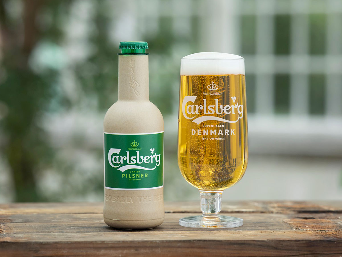 Carlsberg Group presenta la prima bottiglia di birra in carta riciclabile e sostenibile