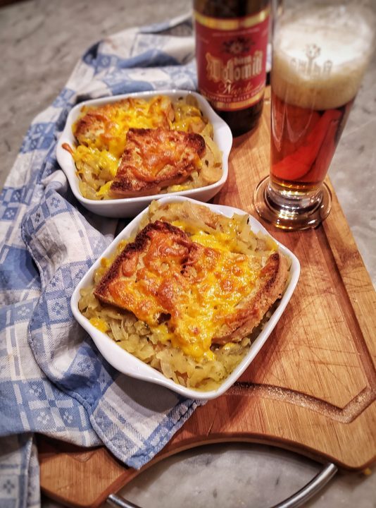 Zuppa di cipolle e mele alla birra