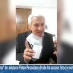 Stop zona rossa, il sindaco festeggia... con la birra