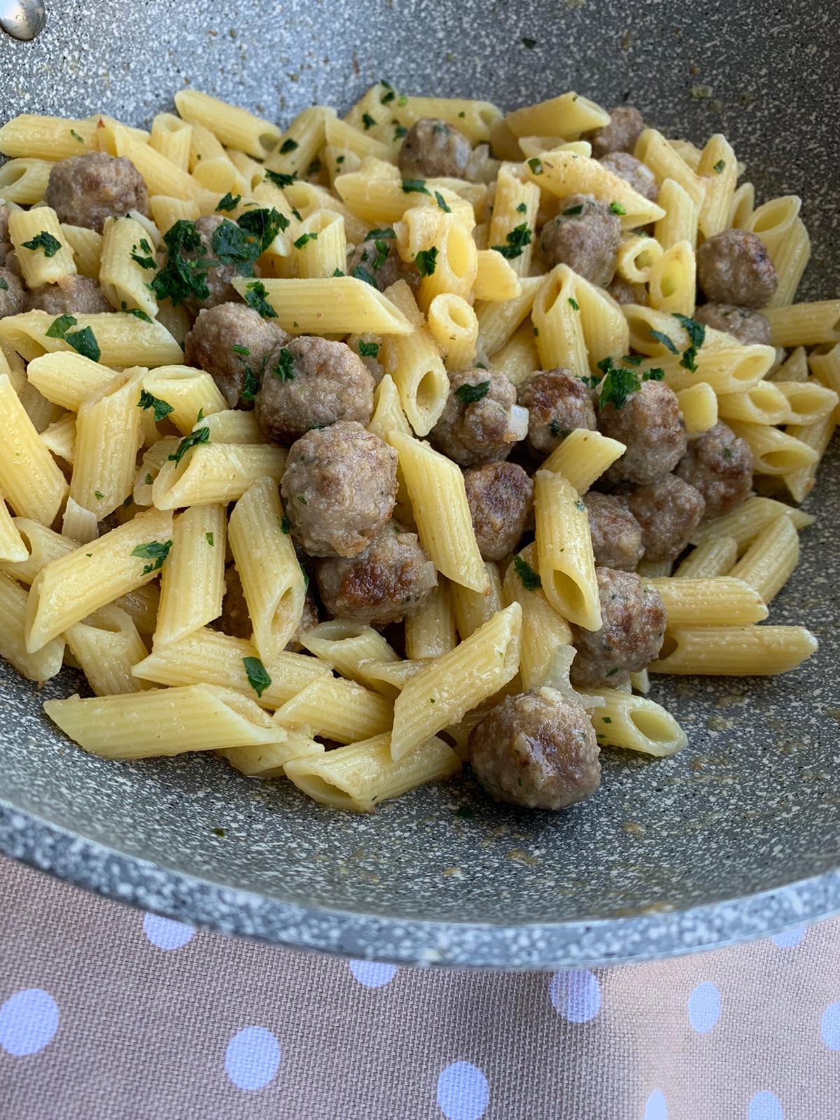 Pasta con polpettine alla birra