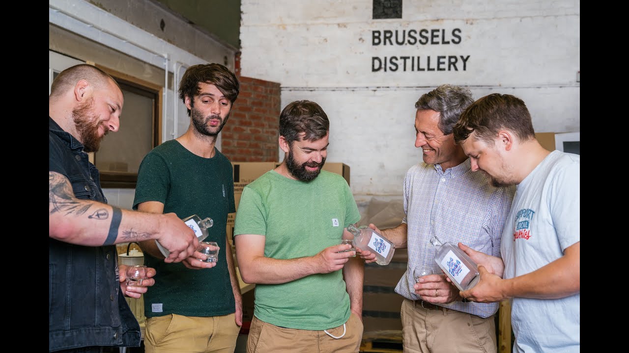 Dalla birra invenduta in lockdown nasce il distillato “Smells like Brussels spirit”