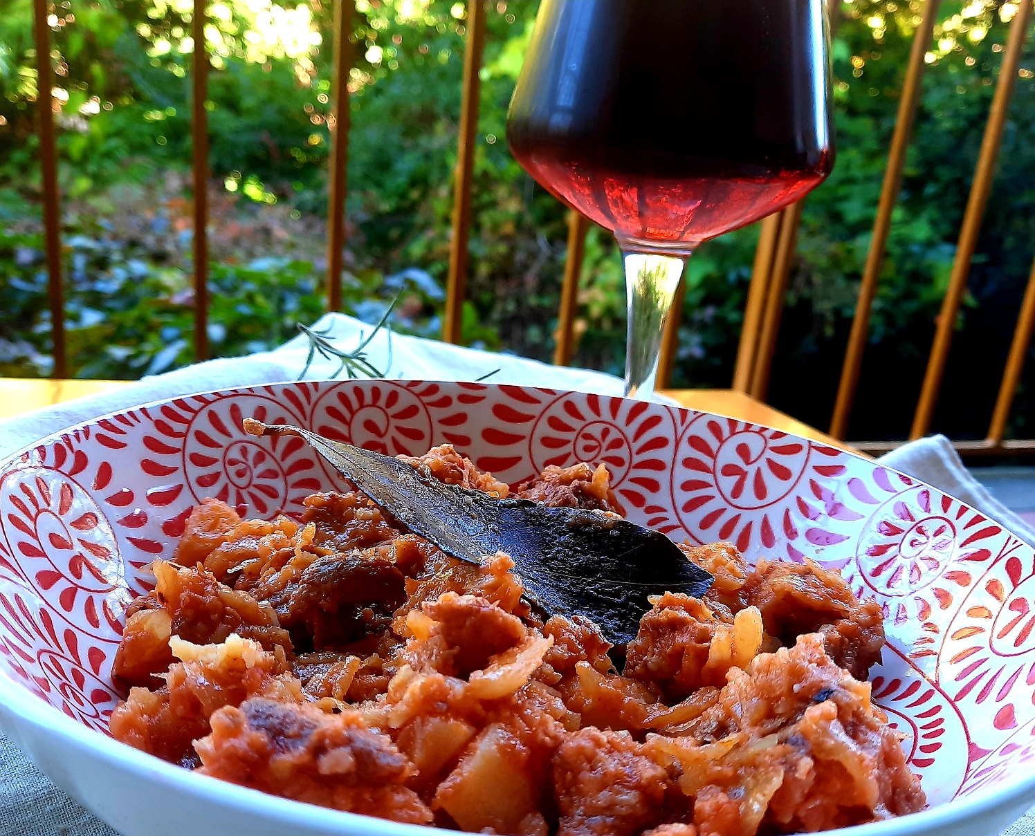 Stufato di verza con costine di maiale alla birra