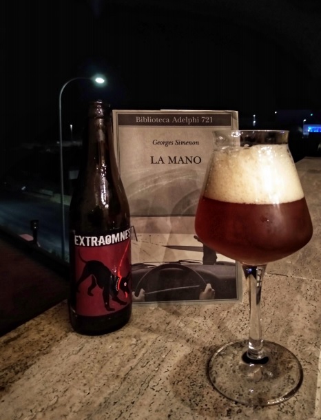 L’abbinamento birraletterario: La mano di Georges Simenon e la Bière de Garde  di Extraomnes