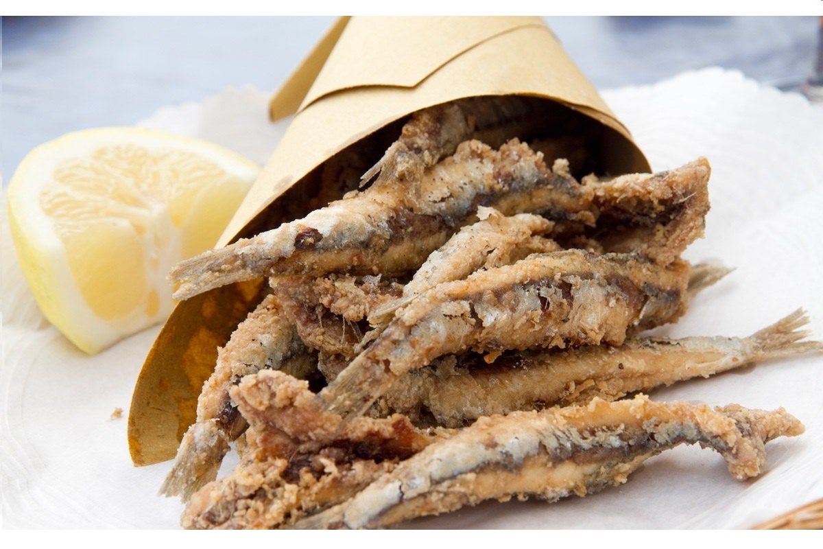 Finger food di alici in tempura, al profumo di limone