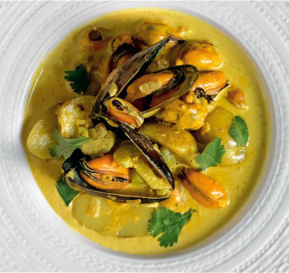 Cozze e patate su crema alla blonde ale e curry