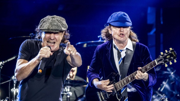 La storica rock band australiana lancia due birre ufficiali: la AC/DC PWR UP e la AC/DC TNT