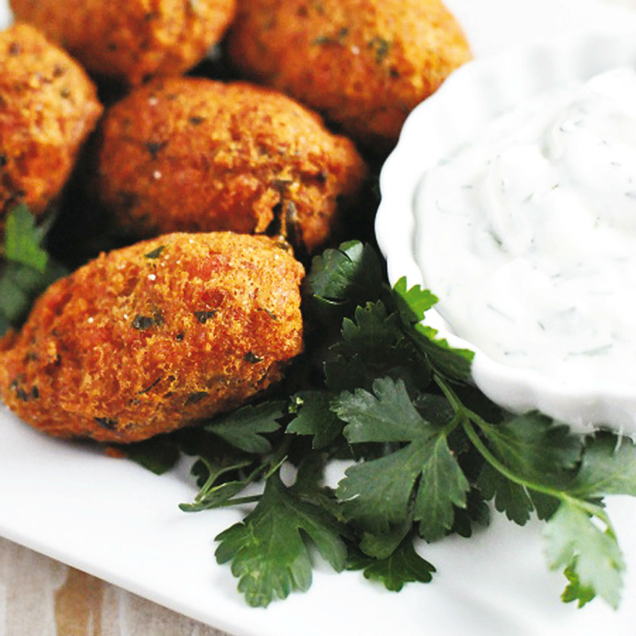 Polpettine di salmone con panna acida alla blanche