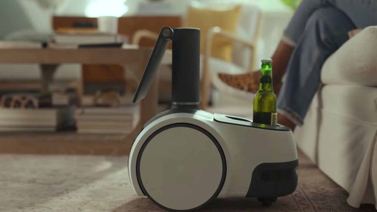 Astro, ecco il robot di Amazon che ti porta la birra mentre sei sul divano