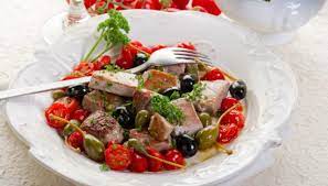 Bocconcini di tonno alla marzen con  olive e capperi
