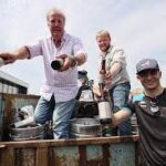 Jeremy Clarckson celebra la vittoria della Alpine regalando 1000 bottiglie di birra