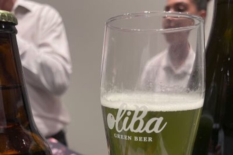 Sbarca in Italia Oliba, la birra verde all’olio di oliva