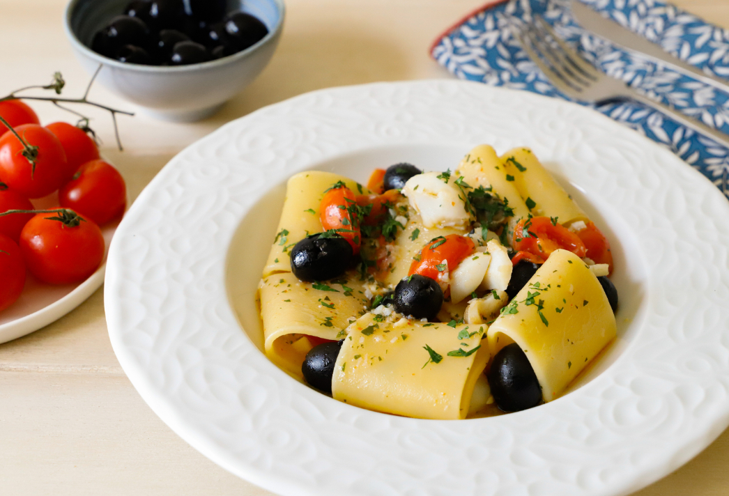 Paccheri con baccalà, olive taggiasche, limoni e IPA