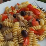 fusilli-al-tonno-fresco-e-olive-1021×580